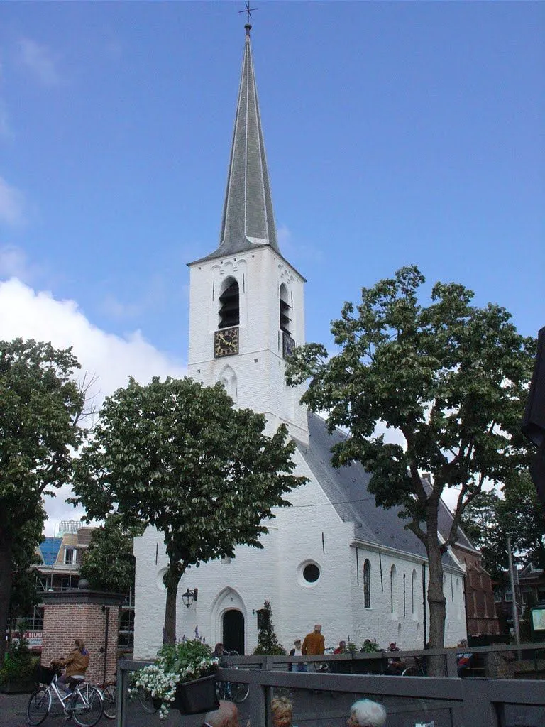 De witte kerk in het centrum van Noordwijkerhout